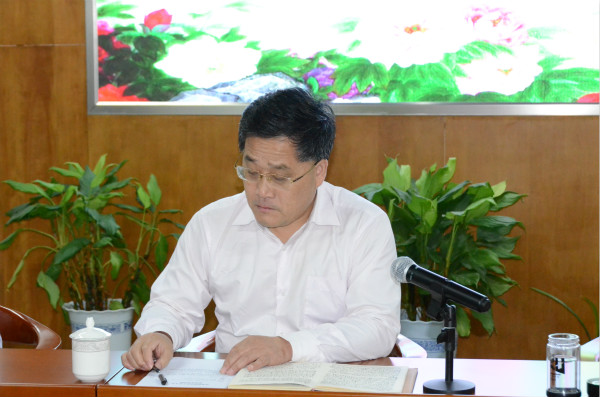 凤部长作报告.jpg